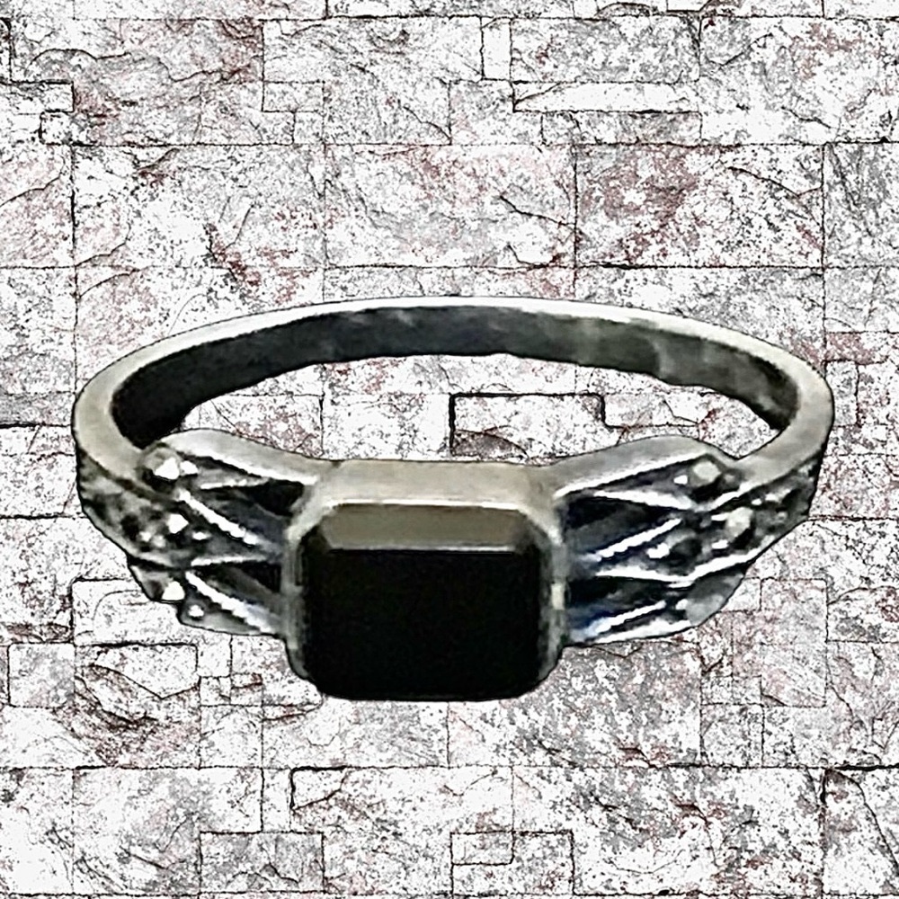 EUC! STERLING SILVER FAUX BLACK STONE